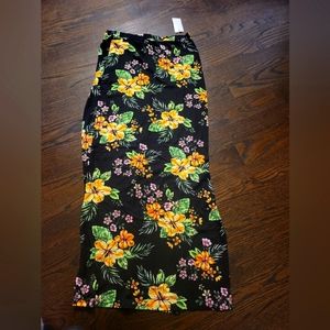 💜💜 Black and yellow floral skirt size XL 💜💜
